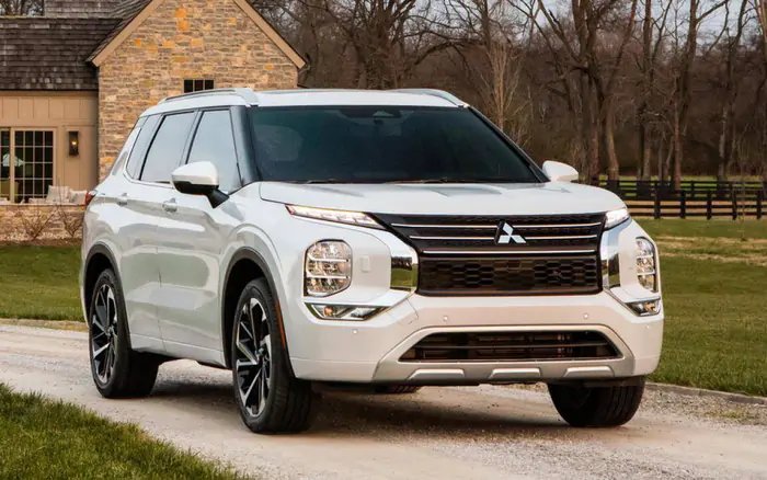 Mitsubishi Outlander – Lựa Chọn SUV 7 Chỗ An Toàn Cho Gia Đình